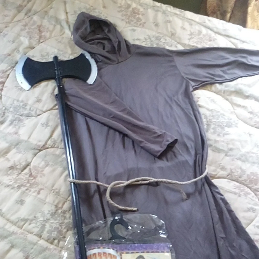 Bad monk/ warlock /horror robe kids large EUC 36